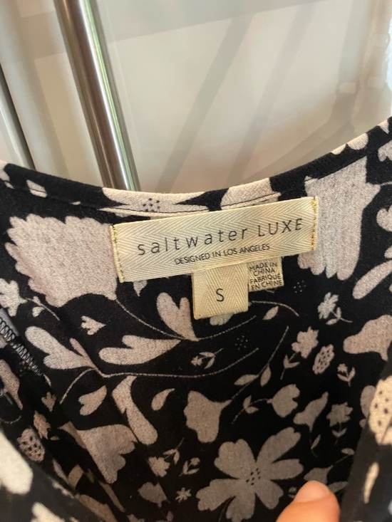saltwater LUXE Dresses & Skirts - saltwater LUXE Black & Cream Floral Scoop Neck Tee